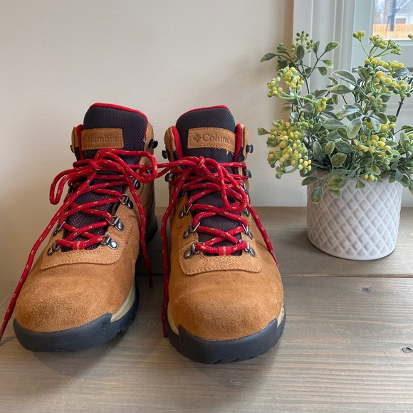 SOLD Columbia Women’s Newton Ridge Plus Hiking Shoes - Picture 3 of 8